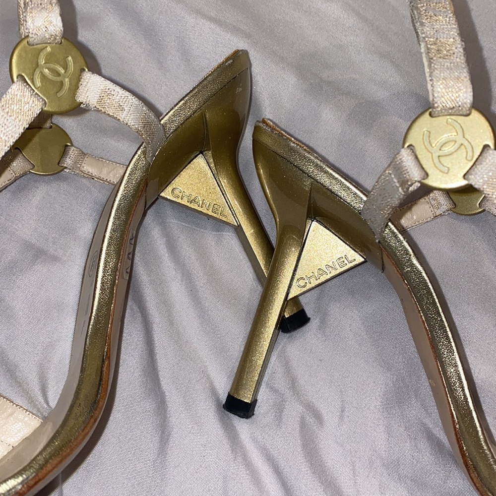 Chanel gold and white shoes size 7. 4” heels. Logo With adjustable strap in back - Picture 3 of 8